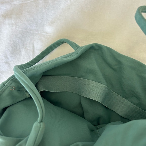 teal Amazon cropped workout top - Picture 5 of 5